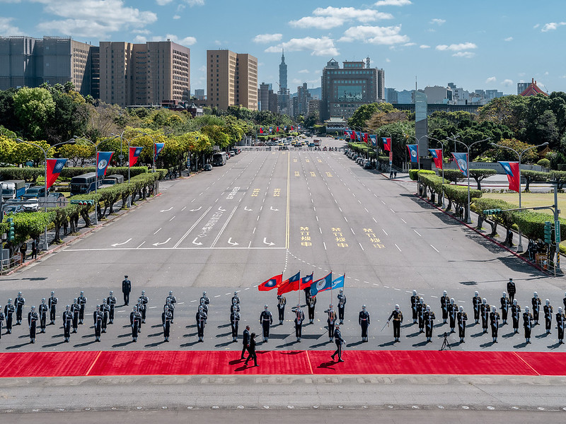 蔡英文總統今（9）日上午以隆重軍禮歡迎貝里斯總理布里仙紐（John Briceño）伉儷