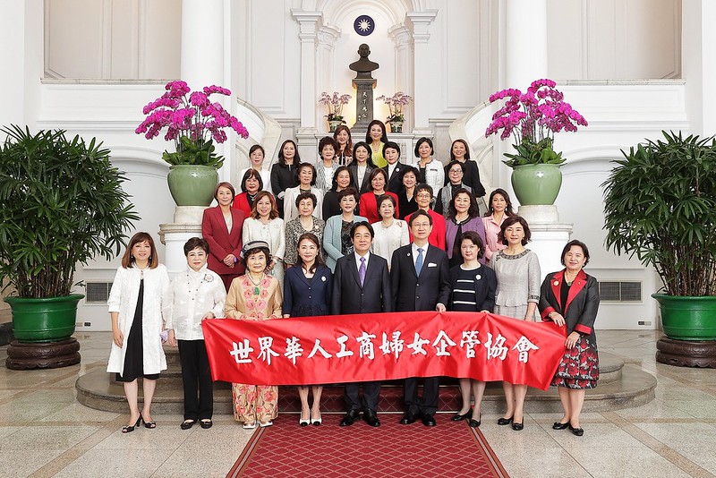 副總統與「世界華人工商婦女企管協會訪問團」合影