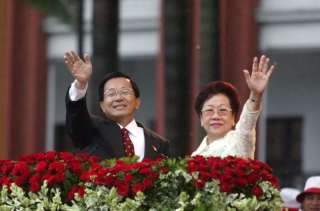 中華民國第十一任總統副總統就職慶祝大會-陳水扁總統和呂秀蓮副總統揮手
