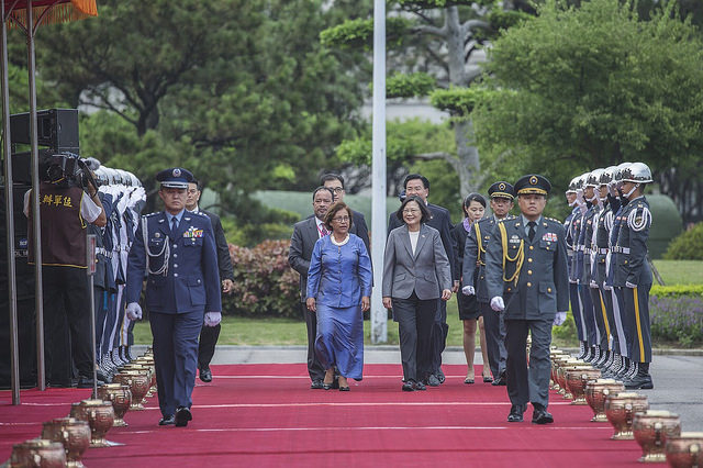 總統主持「軍禮歡迎馬紹爾群島共和國海妮總統伉儷一行」