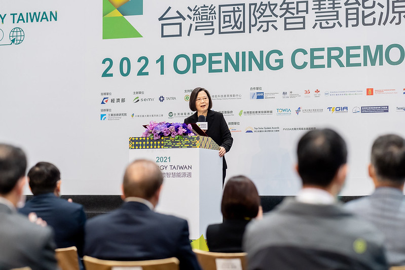 蔡英文總統今（8）日上午出席「2021台灣國際智慧能源週開幕典禮」