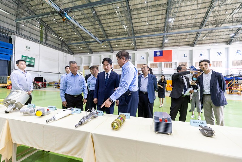 副總統出席機械及工具機產業座談會暨參訪漢翔公司先進複材中心