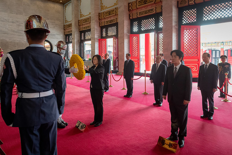 中華民國第十五任總統、副總統向國父暨忠烈殉職人員致祭