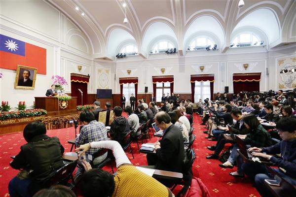 馬英九總統針對《兩岸服務貿易協議》召開中外記者會。（2-2）