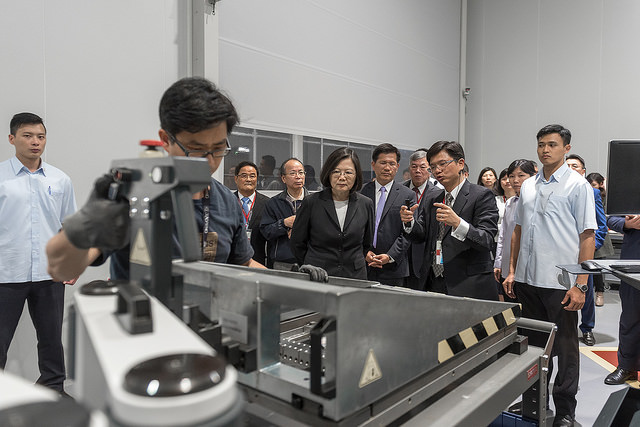 參訪智慧機械重要代表企業　總統盼智慧轉型的發展能為臺灣製造業帶來更多動力