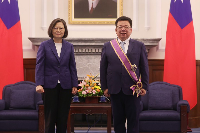 總統授勳李俊俋副秘書長　期勉未來繼續貢獻專業　為臺灣創造更好的未來