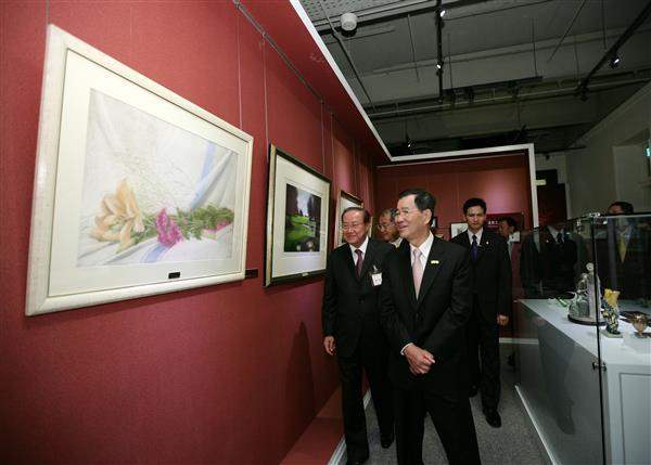副總統參觀於國史館展出之「總統副總統文物館」文物展覽（2-2）