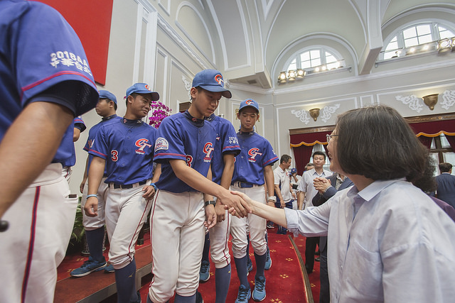小馬聯盟榮獲三冠王　總統：臺灣基層棒球具國際級實力　政府會給予更多支持