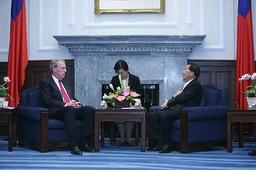 總統接見美國在台協會理事主席薄瑞光-陳水扁總統與來賓會談