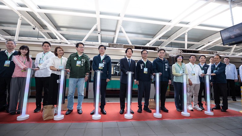 總統出席「高雄捷運RK1岡山車站試營運啟航」
