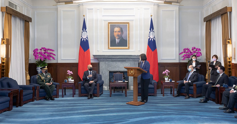 總統接受宏都拉斯共和國新任駐臺特命全權大使布羅德呈遞到任國書，並致詞