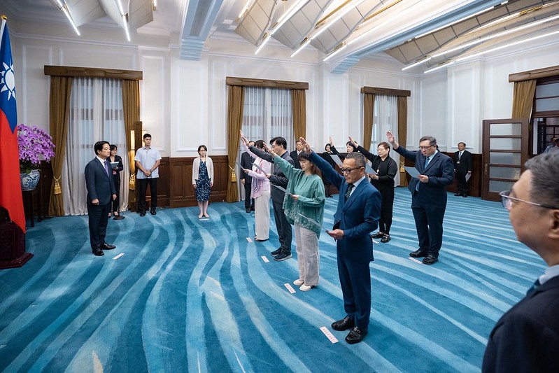 總統主持「新任行政院、考試院政務人員及駐外大使宣誓典禮」