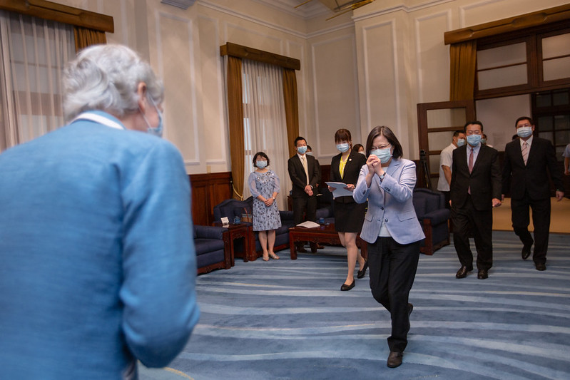 接見英國駐台代表唐凱琳　總統：面對疫情挑戰　臺英交流協助全球對抗疫情　促進雙方生醫產業發展