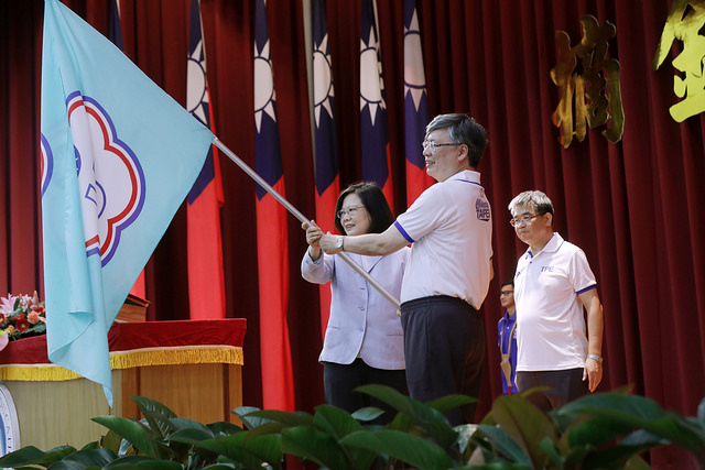為世大運代表團授旗　總統勉選手把獎牌留在主場　把榮耀留在臺灣