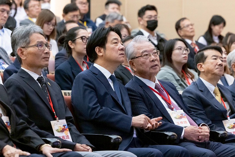 Tổng thống đã tham dự lễ khai mạc sa mạc "Diễn đàn tri ân kỷ niệm 70 năm thành lập Quỹ Trung tâm năng suất Trung Quốc".