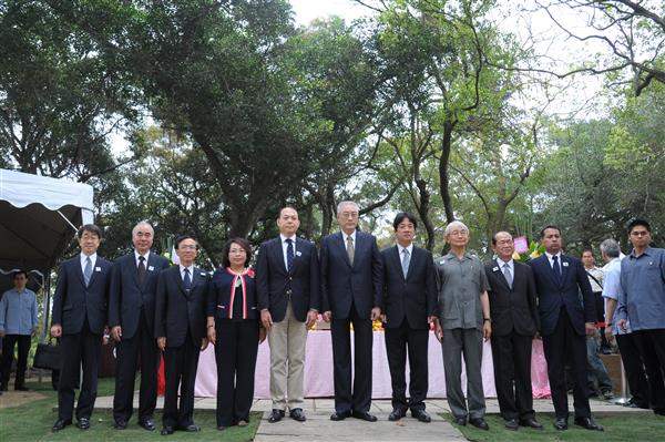 吳敦義副總統出席「八田與一技師」追思會，與八田技師遺族代表等來賓合影。（3-3）