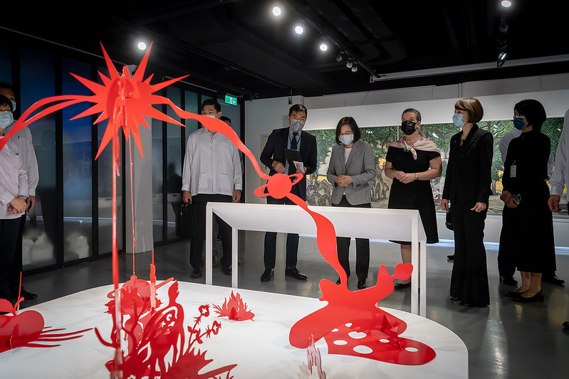 總統參觀「ART Reimagined藝術再想像」展區