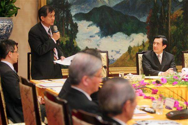 馬英九總統與校長們進行意見交流。（4-3）