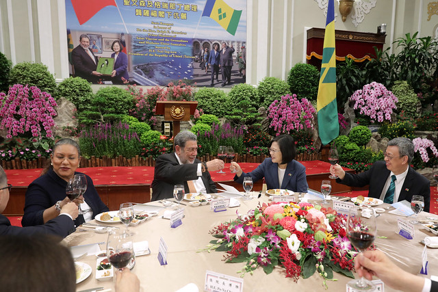 總統以國宴宴請聖文森及格瑞那丁總理龔薩福伉儷