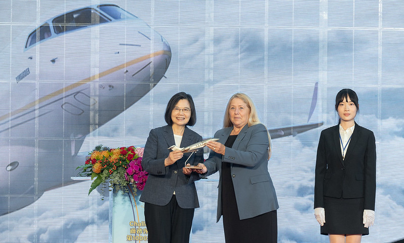 見證CL3500客機交機典禮　總統：「國機國造」政策帶動航太產業升級　讓「臺灣製造」站上國際也飛在天空