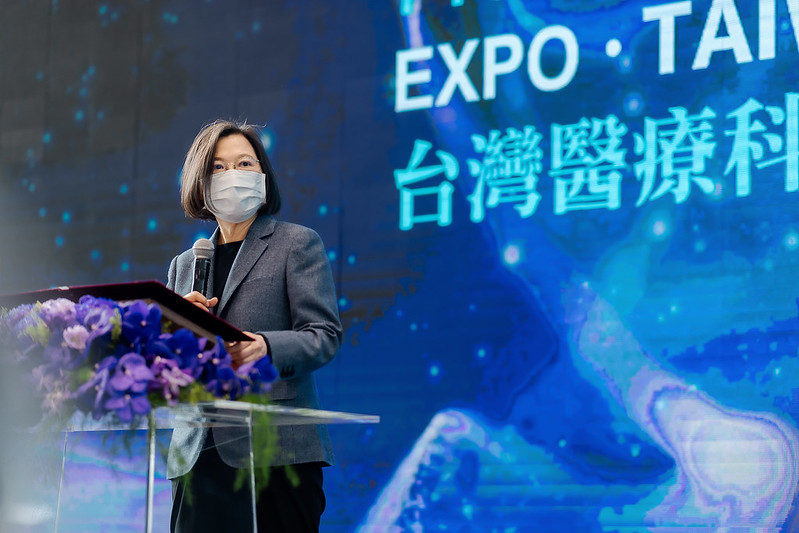總統出席「2021台灣醫療科技展開幕式」，並致詞