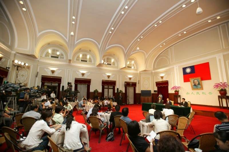 總統晚間在總統府「向人民報告」-陳水扁總統致詞與會場全景