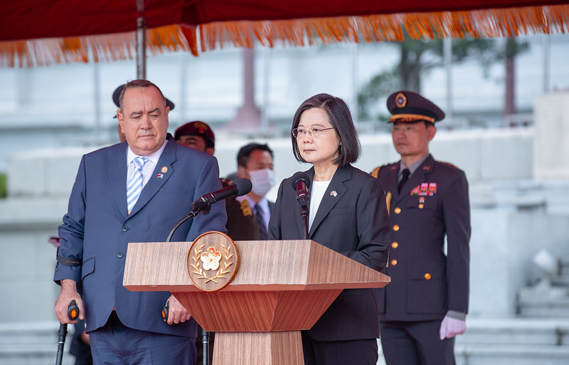 總統主持「軍禮歡迎瓜地馬拉共和國總統賈麥岱」，並致詞