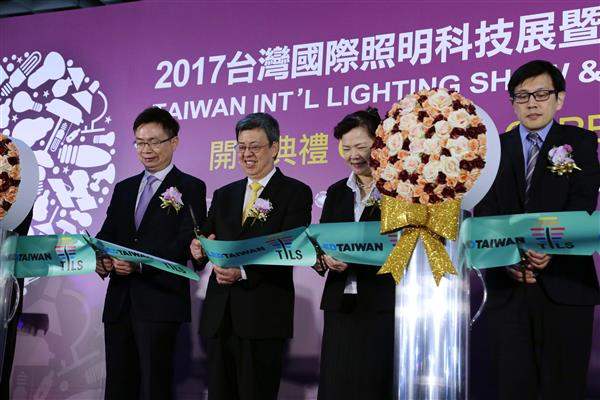 出席2017年「臺灣國際照明科技展」暨「LED製程展」　副總統：政府將積極協助產業爭取商機