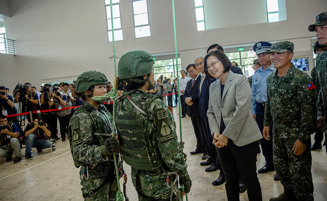 總統慰勉陸軍特戰指揮部　感謝國軍辛勞