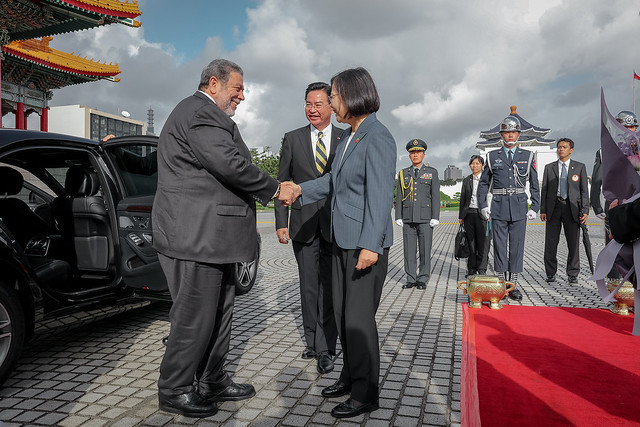 軍禮歡迎聖國總理　總統：聖國新大使館為臺聖外交合作及長久邦誼創下新的里程碑