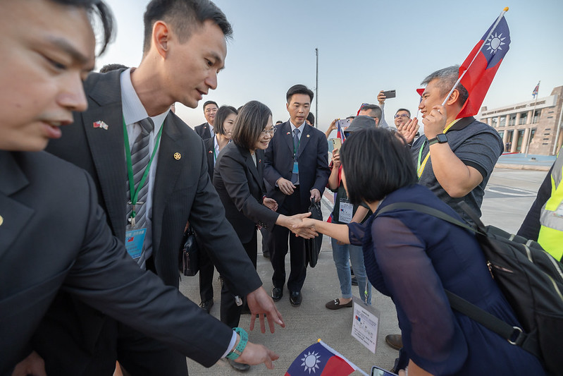 「邦誼同慶・合作永續之旅」總統接受機場歡送儀式