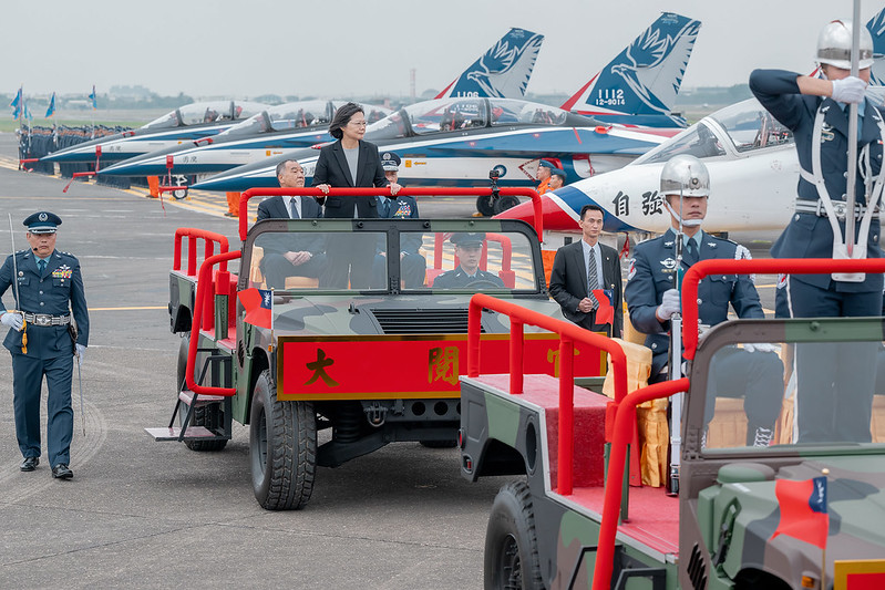 蔡英文總統今（1）日上午前往高雄空軍岡山基地主持「空軍飛行訓練指揮部編成典禮」