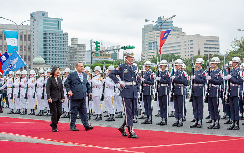 總統主持「軍禮歡迎瓜地馬拉共和國總統賈麥岱」