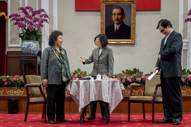 總統主持總統府茶會，陳準秘書長也非常感謝總統對她的信任，邀請她加入總統府的行列，協助總統進行改革