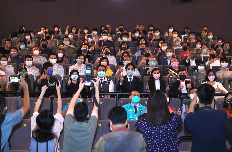《台灣男子葉石濤》紀錄片臺南首映會　副總統希望更多年輕人走進戲院看這部電影