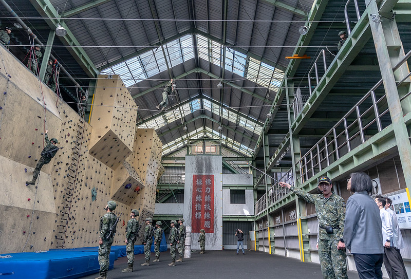 蔡英文總統今（14）日下午前往臺中視導「陸軍特戰訓練中心」