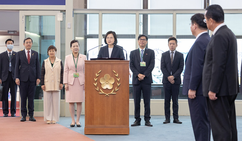 總統在登機前發表談話，說明此行將代表臺灣人民，共同慶祝兩國邦誼，並促進永續合作