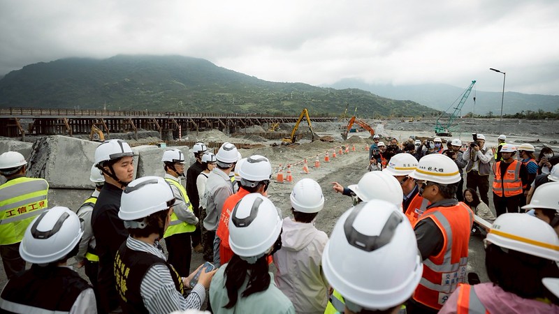 副總統參訪慈濟災防準備暨視察馬太鞍溪疏濬及堤防工程暨台9線馬太鞍溪橋重建進度