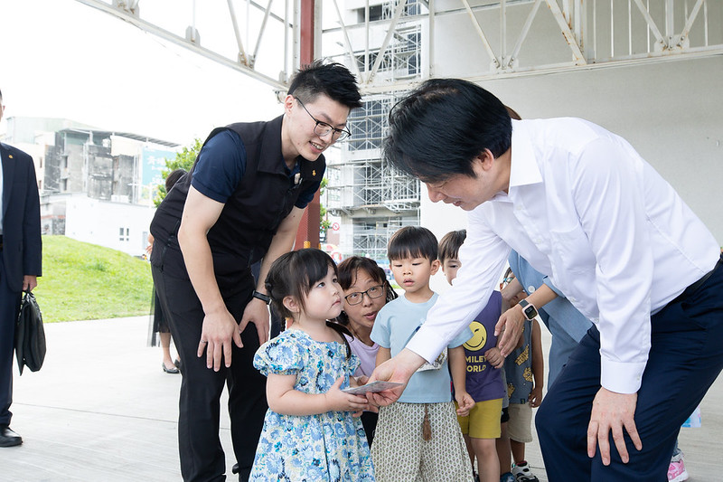總統參訪「國防部海軍司令部海光員工子女非營利幼兒園」