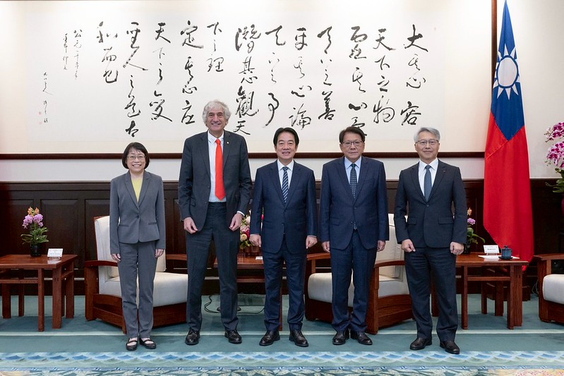 總統接見「2025年諾貝爾物理學獎得主約翰．馬汀尼斯博士」