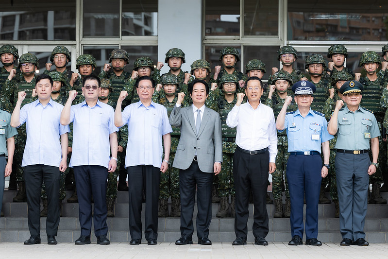 總統勗勉「海軍嵩山雷達站」及「陸軍關渡指揮部」