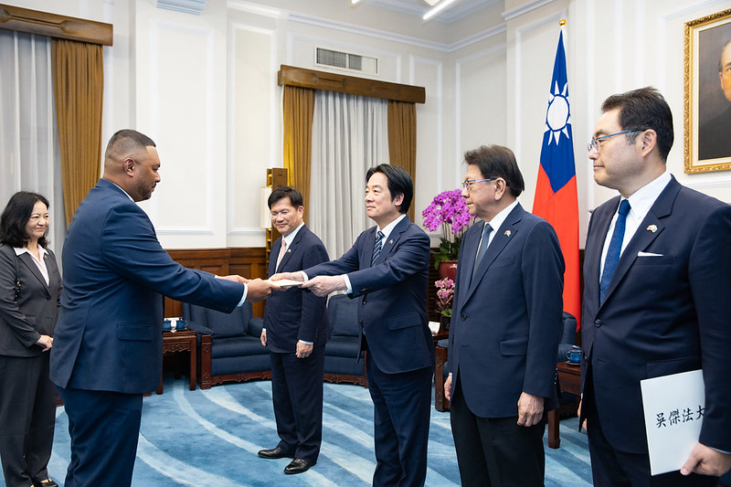 總統接受「帛琉共和國新任駐臺特命全權大使吳傑法呈遞到任國書」