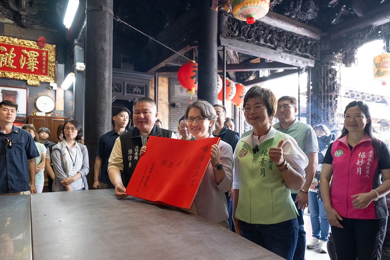 副總統前往「鹿港北頭奉天宮」、「鹿港閤港福德祠」及「鹿港天后宮」參拜祈福