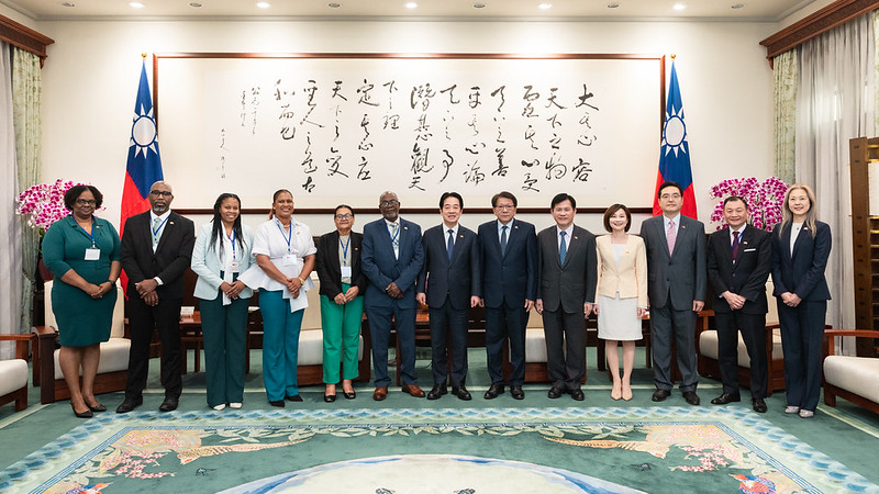 總統接見「聖文森及格瑞那丁副總理暨國家安全、災害管理及移民部長李考克伉儷乙行」