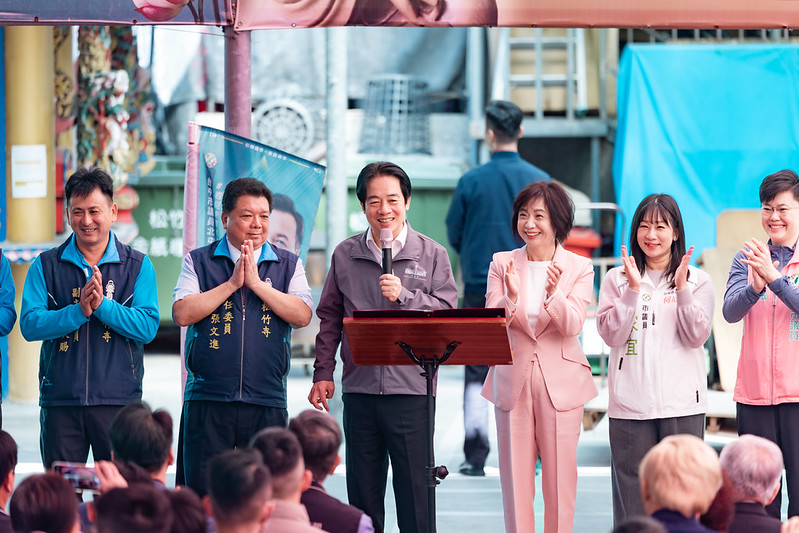 總統前往「松竹寺」參香祈福