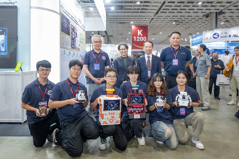 副總統參觀「台灣機器人與智慧自動化展」及「台北國際自動化工業大展」