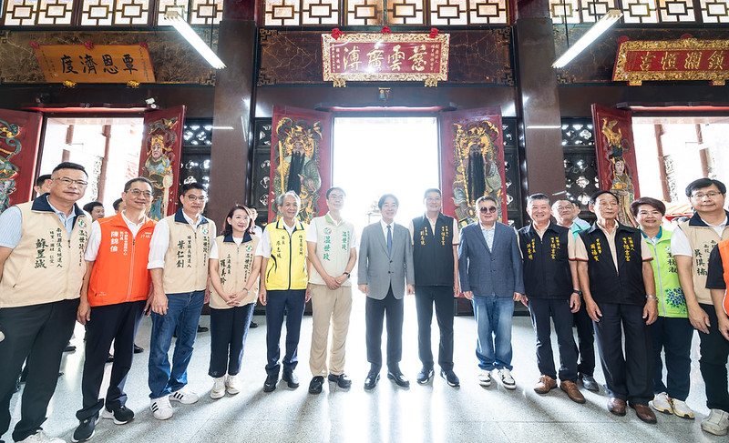 總統前往「內轆慶福寺」及「埔里恒吉宮」參香祈福