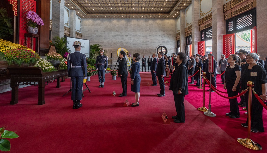 忠烈祠正殿由總統主祭,副總統及五院院長陪祭。