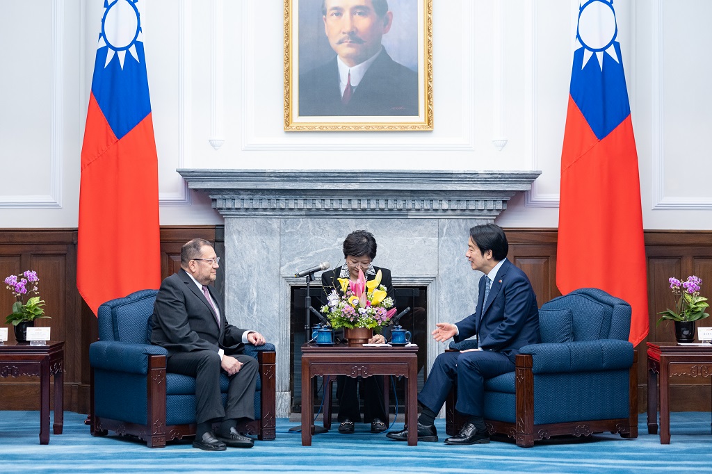 總統與大使相互交流